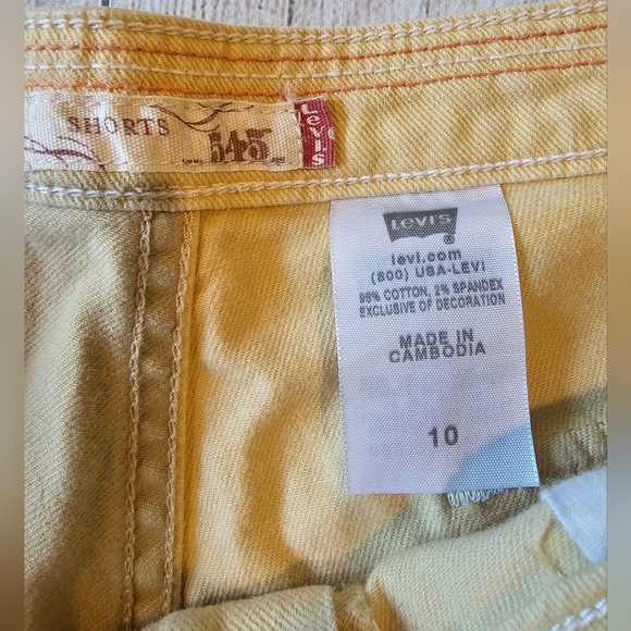 Levi's 545 Shorts Women’s Size 10 Butter Yellow Flap Pockets Denim Jean 5 Inch - Picture 3 of 10